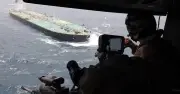 Iran đề xuất thu phí tàu phương Tây qua eo biển Hormuz