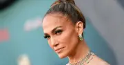 Jennifer Lopez biến tiệc sinh nhật 57 tuổi thành sàn diễn thời trang tại Paris