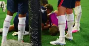 Jordan Henderson gặp chấn thương hy hữu khi ăn mừng cùng tuyển Anh
