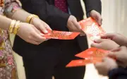 Không đi đám cưới, không gửi tiền mừng: Cô dâu đòi đồng nghiệp 'trả nợ'