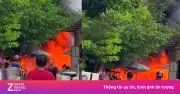 Kho phế liệu sát chung cư ở Nghệ An bốc cháy dữ dội