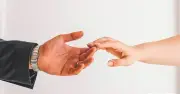 Khảo sát UNFPA: Kinh tế và nhà ở là rào cản lớn nhất cho hôn nhân và sinh con