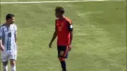 Khoảnh khắc Messi và Yamal trò chuyện thân mật gây bão mạng