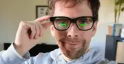 Kính AI Rokid Glasses: Thiết kế kín đáo, vượt Apple và Meta sau 62 ngày đeo