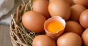 Kết hợp trứng với chất béo lành mạnh giúp tăng hấp thụ vitamin D