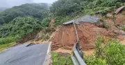 Lũ cuốn đứt ngang quốc lộ, cảnh tượng khó tin tại Đại Hòa Lạng