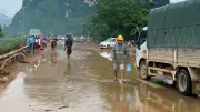 Lai Châu: Thông xe một phần QL32 sau lũ quét, xe tải lớn chưa được lưu thông
