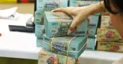 Lãi suất tiết kiệm cao nhất 7,3%/năm, thẻ tín dụng lên 48%/năm