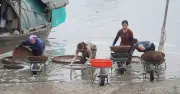 Làng nghề lọc nước 300 năm tuổi bên sông Lá
