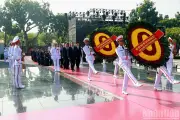 Lãnh đạo Đảng, Nhà nước tưởng niệm anh hùng liệt sĩ và viếng Chủ tịch Hồ Chí Minh