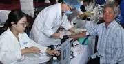 Lấy mẫu ADN hai em trai liệt sĩ Huỳnh Văn Quên tại Tây Ninh