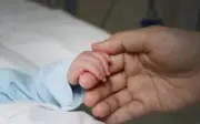 Mẹ 47 tuổi sinh con sau 21 năm: 'Điều bất ngờ nhất cuộc đời'