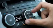 Mở cửa sổ hay bật điều hòa ô tô: Mẹo tiết kiệm nhiên liệu hiệu quả