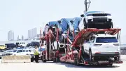 Mỹ áp thuế bổ sung 50% với hàng Canada: Rượu vang, gậy khúc côn cầu đến xi măng bị ảnh hưởng