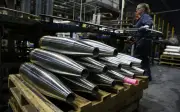 Mỹ thất bại mục tiêu sản xuất 100.000 quả đạn pháo 155mm mỗi tháng
