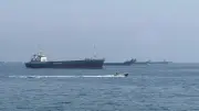 Mỹ và Iran đối đầu tại eo biển Hormuz: Hàng loạt cuộc tấn công bằng UAV và tên lửa