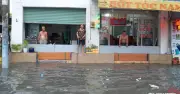 Mưa lớn chiều 15.7 khiến nhiều tuyến đường TP.HCM ngập sâu