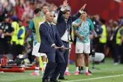 Martinez ca ngợi trọng tài, Dalic chỉ trích VAR sau trận Bồ Đào Nha 2-1 Croatia
