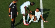 Mbappe tập tễnh rời sân nhưng trấn an: 'Tôi ổn' sau trận thắng Ma Rốc