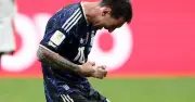 Messi tri ân Maradona sau chiến thắng 2-1 trước Anh tại bán kết World Cup 2026