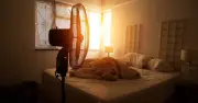 Mất trắng 58 giờ ngủ/năm vì nắng nóng: Sóng nhiệt đang tàn phá sức khỏe người Việt