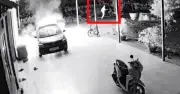 Mâu thuẫn hàng xóm, nửa đêm lẻn vào nhà tẩm xăng đốt ô tô
