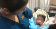 Nữ công nhân 17 tuổi tự sinh con rồi bỏ vào thùng rác ở Đồng Nai