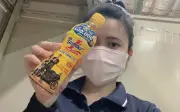 Nữ công nhân vỡ òa khi trúng 100 triệu đồng từ Number 1