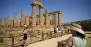 Nữ du khách Úc bị bắt cóc hai lần trong một ngày tại Sicily