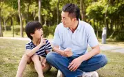 Đàn ông EQ thấp thường lớn lên bên cạnh 3 kiểu người cha này