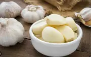 Ăn tỏi sống đúng cách: Tác dụng, liều lượng và lưu ý