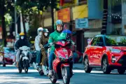 Nữ xe ôm công nghệ chạy 12 tiếng/ngày nuôi 3 con, mong có bảo hiểm xã hội