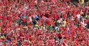 Na Uy thắng Brazil 2-1: Thủ tướng ca ngợi, Thái tử xuống đường ăn mừng