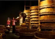 Nước mắm Phan Thiết chuẩn hóa để vươn xa, giữ gìn làng nghề 300 năm