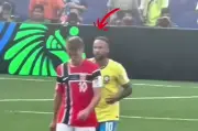Neymar ôm xin lỗi Odegaard sau va chạm ở World Cup 2026