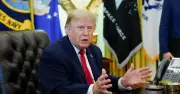 Ông Trump cân nhắc tấn công Iran nhưng tạm giữ đàm phán