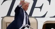 Ông Trump dọa áp thuế Canada vì khói cháy rừng lan sang Mỹ