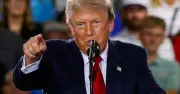 Ông Trump nói đàm phán 'tốt đẹp' với Iran, Jordan và Saudi hứng UAV