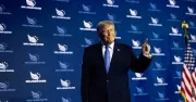 Ông Trump nói xung đột Nga-Ukraine sắp kết thúc, cảnh báo răn đe Iran
