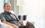 Nghỉ hưu 5 năm, tôi mới nhận ra: Thà đi bộ, du lịch một mình còn hơn làm 2 việc khiến tuổi già thêm mệt mỏi