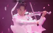 Nghệ sĩ violin gây sốt với màn trình diễn khiến khán giả nổi da gà tại Anh trai vượt ngàn chông gai