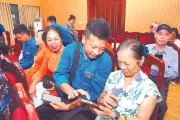 Người cao tuổi Việt Nam đối mặt thách thức kỹ năng số trong kỷ nguyên chuyển đổi số