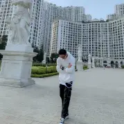 Người cha đưa con nhập học trường cũ và nỗi niềm về sinh viên thời @