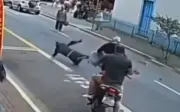 Người đi bộ ngáng chân tên cướp ở Brazil, cảnh sát bắt giữ