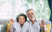 Người khôn ngoan sau tuổi 60 luôn tránh nói 2 điều này, càng ít nói càng giữ được phúc khí
