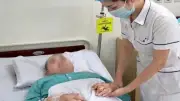 Người đàn ông 34 tuổi suýt chết vì gout do tự ý dùng thuốc corticoid