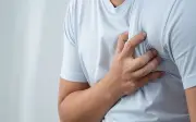 Người đàn ông 35 tuổi bị tăng huyết áp độ II vì hút thuốc, thiếu ngủ và béo bụng