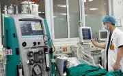 Người đàn ông 64 tuổi nguy kịch vì ngộ độc methanol sau bữa rượu