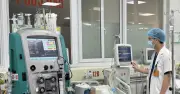 Người đàn ông bất tỉnh trong phòng vì không ra ăn cơm như thường lệ