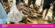 Người đàn ông mất vợ con kể khoảnh khắc cả nhà ôm nhau trước lũ